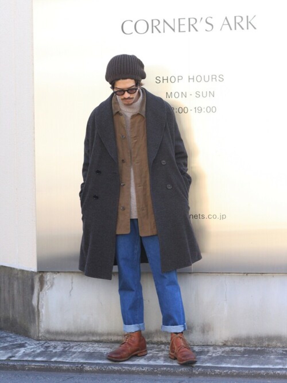 「markaのmarka / マーカ：SHAWL COLLAR COAT - falkland wool tweed -：M20C-05CO02C[COR]（ステンカラーコート、ブラウン系）」を使った、ARKnets STAFFさん（メンズ・173cm）の冬コーディネートの1枚目の写真