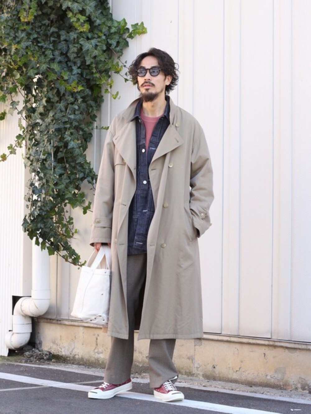 グリーン系のその他パンツを着用したメンズの冬コーディネートの1枚目の写真