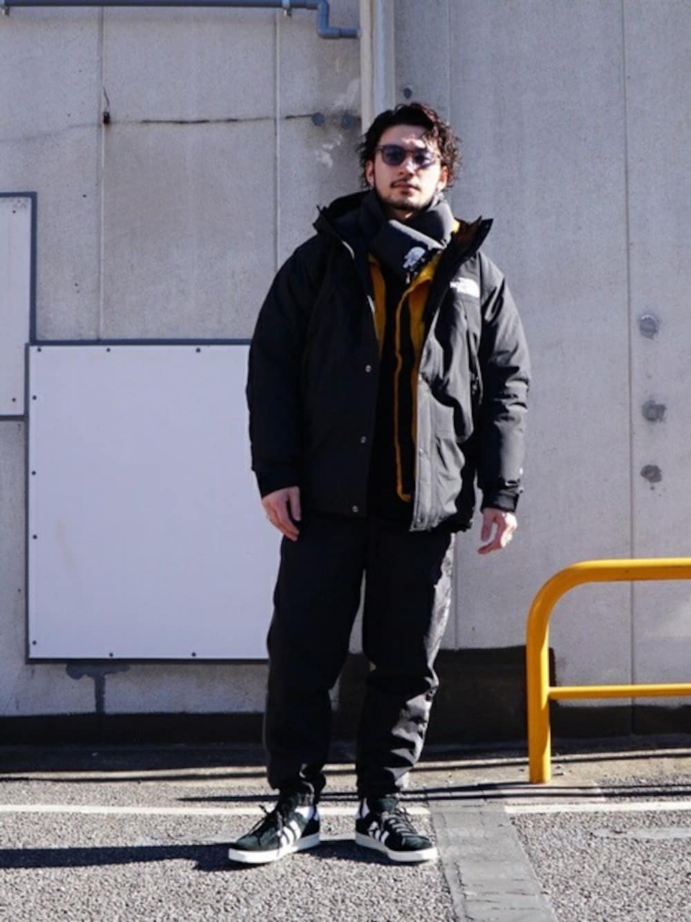 「WPのWP / ダブリューピー：WASHER NYLON TRACK PANTS：WP03-P004[STD]（その他パンツ、ブラック系）」を使った、ARKnets STAFFさん（メンズ・178cm）の冬コーディネートの1枚目の写真