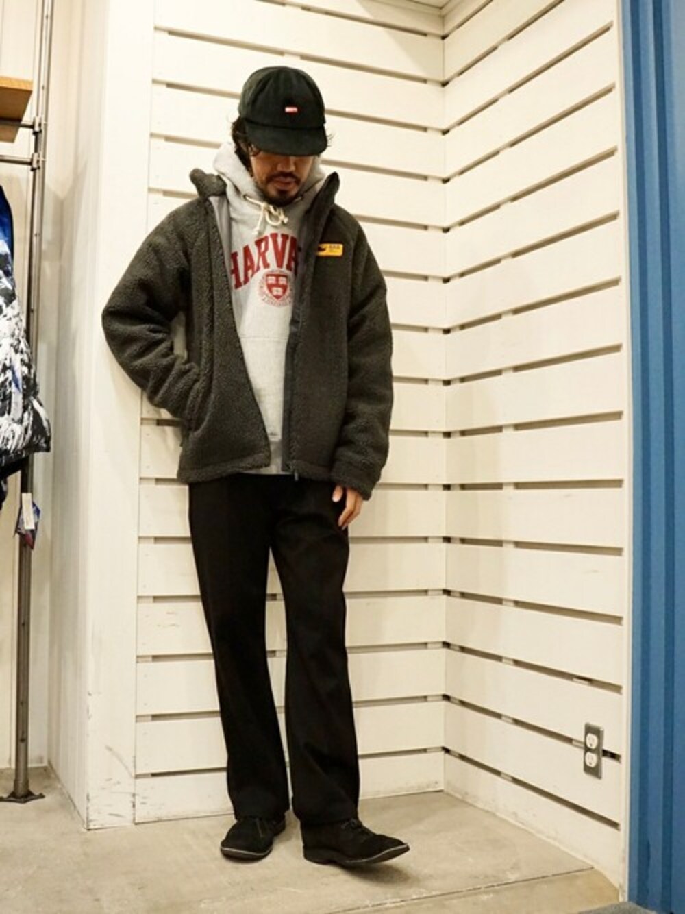 「BALLAST ARKのBALLAST ARK / バラストアーク： FLARE EASY PANTS：BA02-P001[AST]（スラックス、ブラック系）」を使った、ARKnets STAFFさん（メンズ・178cm）の冬コーディネートの1枚目の写真