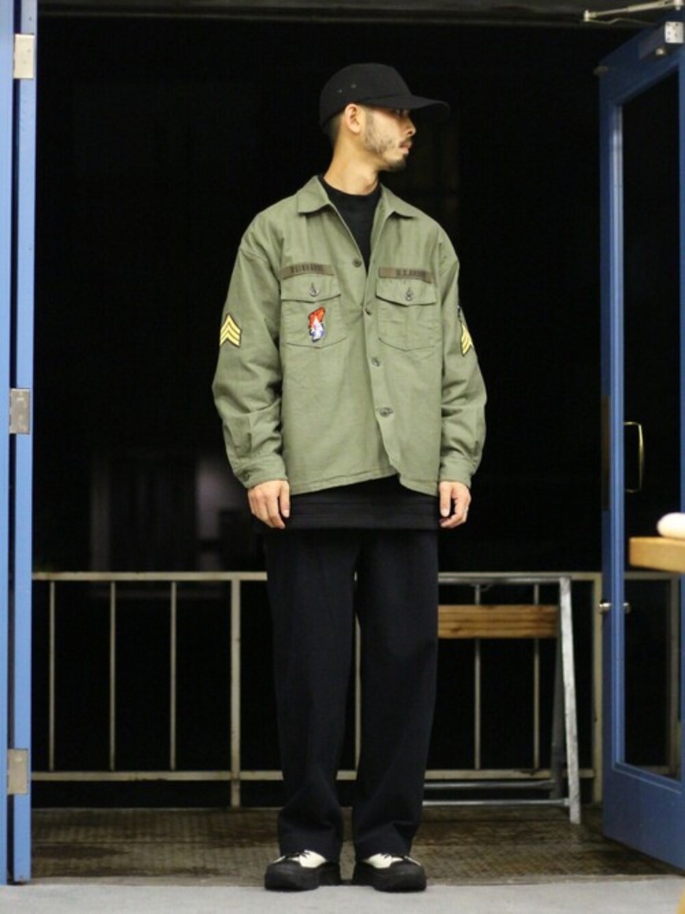 「markaのmarka / マーカ：DOUBLE SOLE TRAILRUNNER "OX" - nubuck -：M20F-22BT01C[COR]（スニーカー、ホワイト系）」を使った、ARKnets STAFFさん（メンズ・185cm）の冬コーディネートの1枚目の写真