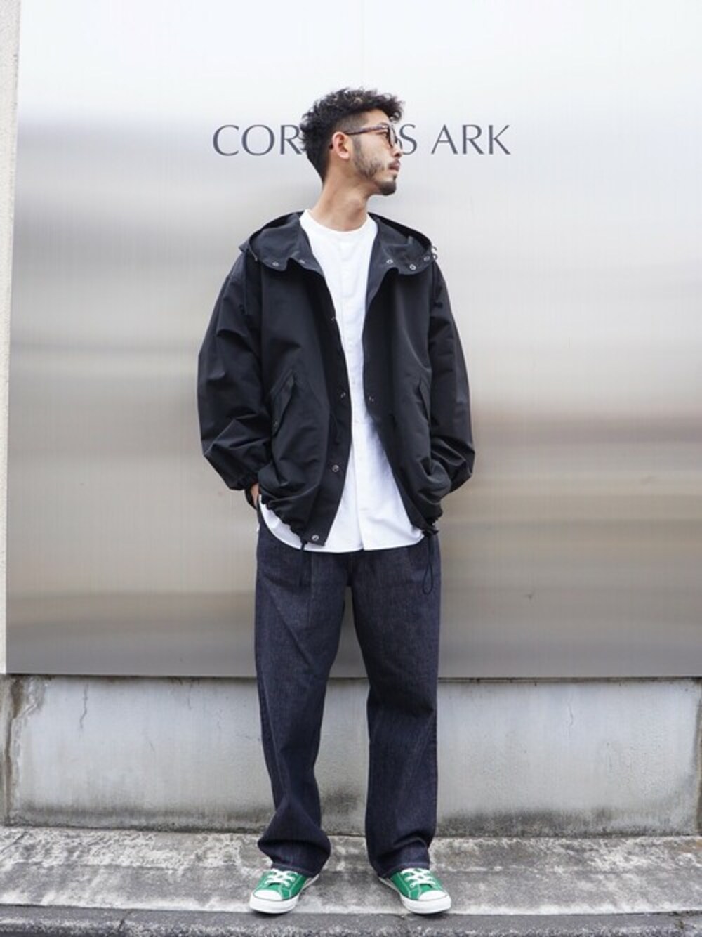「markaのmarka / マーカ：SNOW PARKA - recycle 60/40 cloth -：M21A-02CO01C[COR]（ミリタリージャケット、ブラック系）」を使った、ARKnets STAFFさん（メンズ・185cm）の冬コーディネートの1枚目の写真