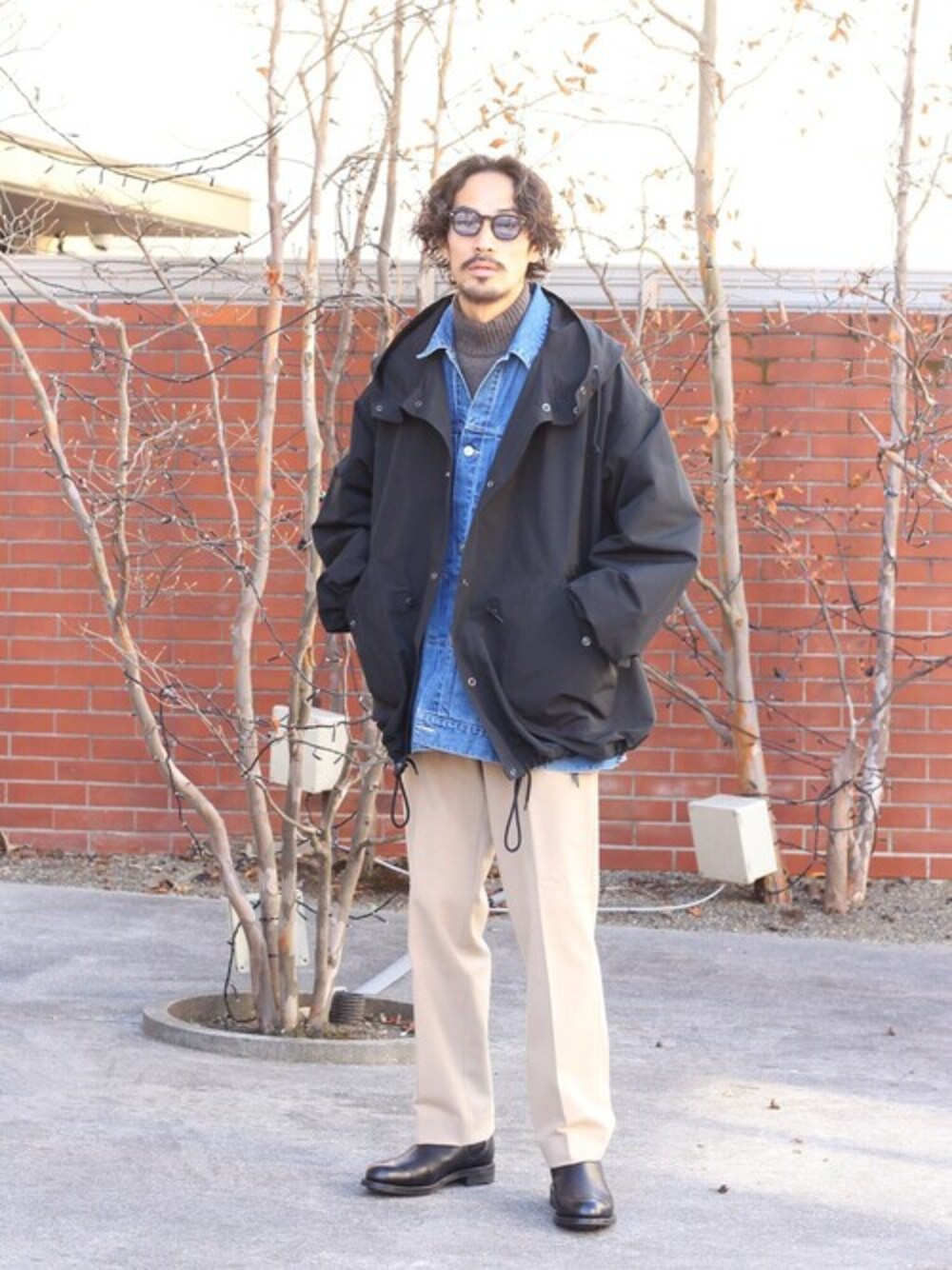 「markaのmarka / マーカ：SNOW PARKA - recycle 60/40 cloth -：M21A-02CO01C[COR]（ミリタリージャケット、ブラック系）」を使った、ARKnets STAFFさん（メンズ・175cm）の冬コーディネートの1枚目の写真