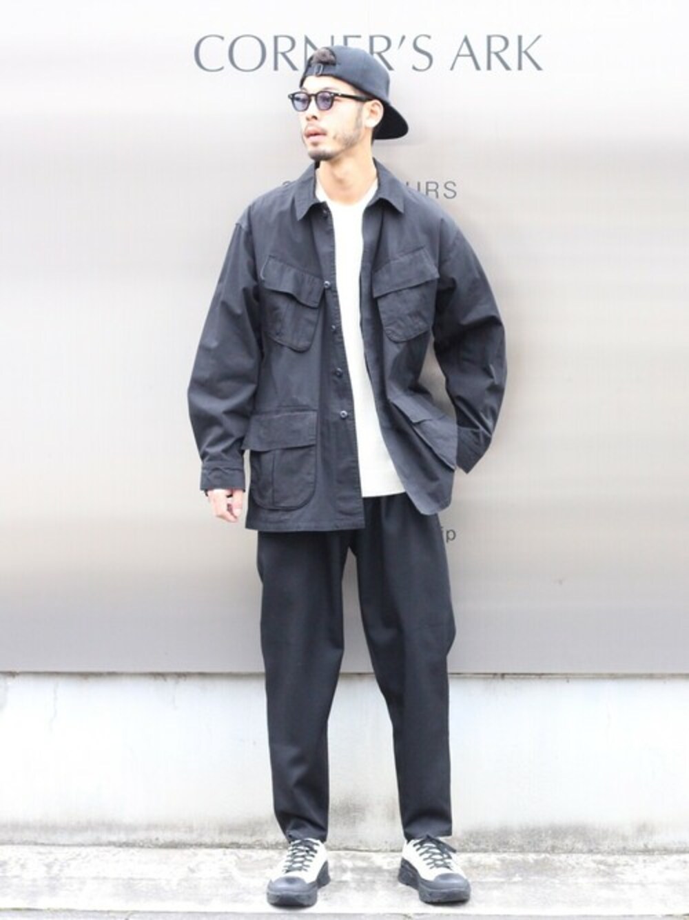 「markaのmarka / マーカ：JUNGLE FATIGUE JACKET - organic cotton canvas -：M20C-11BL01C[COR]（ミリタリージャケット、ブラック系）」を使った、ARKnets STAFFさん（メンズ・185cm）の冬コーディネートの1枚目の写真
