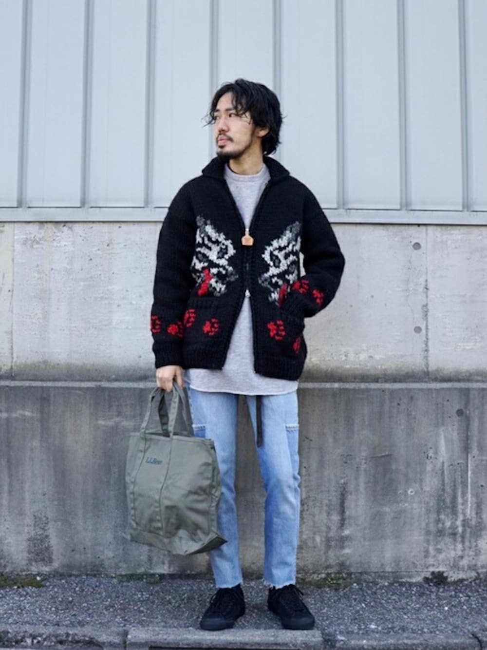 「BALLAST ARKのBALLAST ARK / バラストアーク： RELAX RAGLAN PULLOVER：BA02-T004[AST]（スウェット、グレー系）」を使った、ARKnets STAFFさん（メンズ・178cm）の冬コーディネートの1枚目の写真