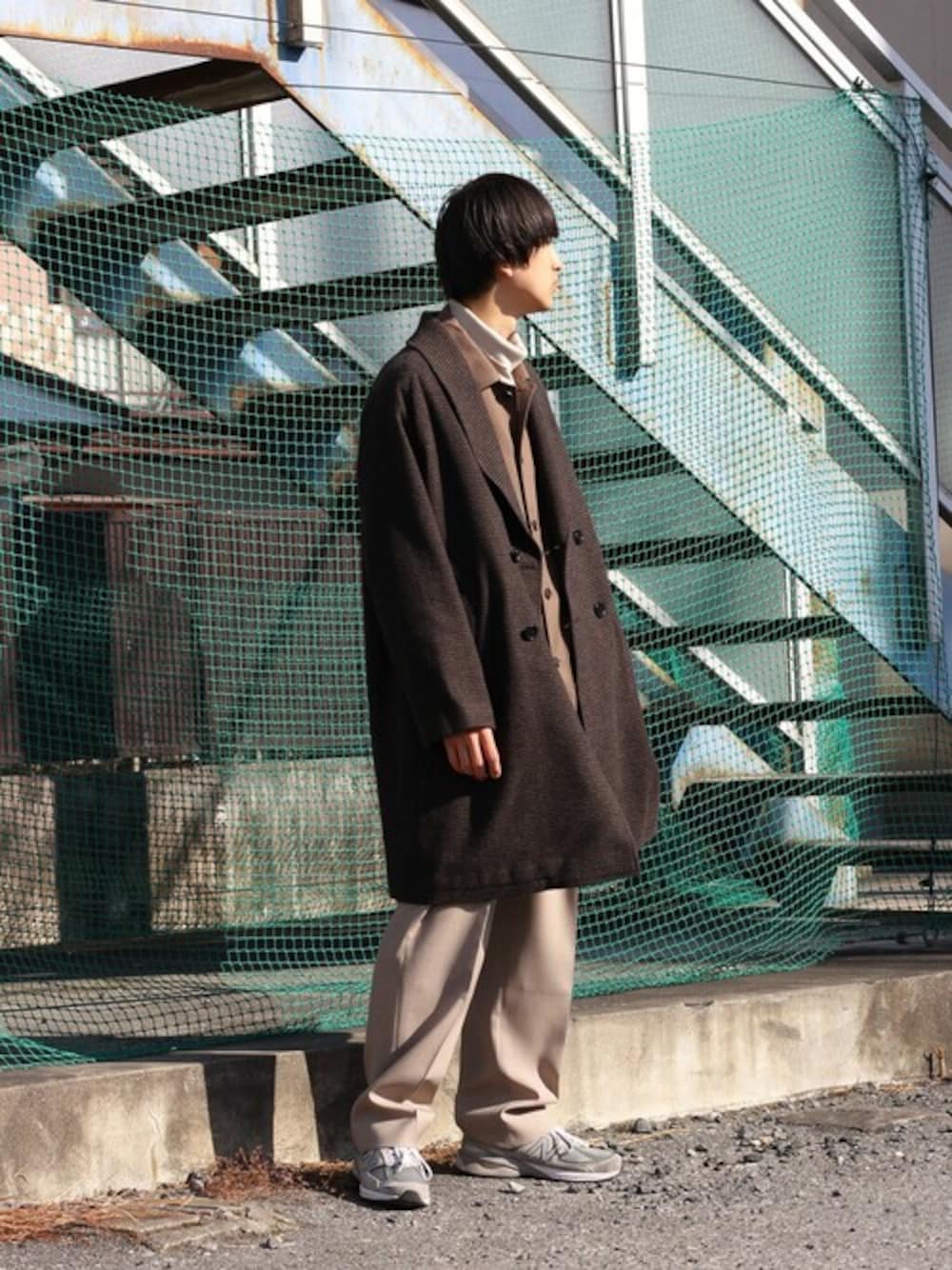 「markaのmarka / マーカ：SHAWL COLLAR COAT - falkland wool tweed -：M20C-05CO02C[COR]（ステンカラーコート、ブラウン系）」を使った、ARKnets STAFFさん（メンズ・181cm）の冬コーディネートの1枚目の写真