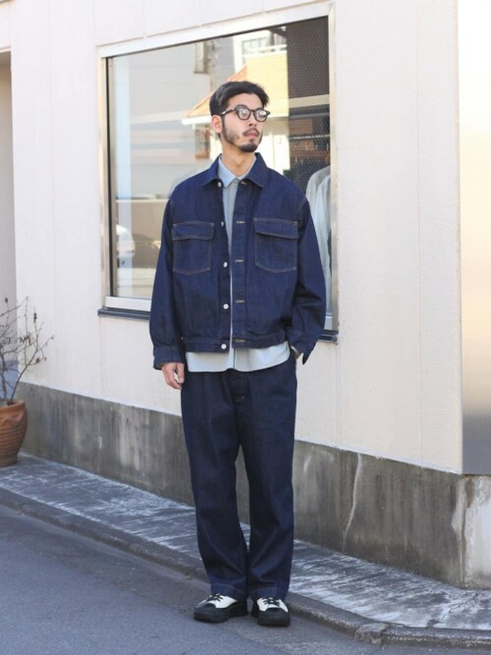 「markaのmarka / マーカ：DENIM JACKET - 12oz organic cotton denim -：M21A-04BL01C[COR]（デニムジャケット、ブルー系）」を使った、ARKnets STAFFさん（メンズ・185cm）の冬コーディネートの1枚目の写真