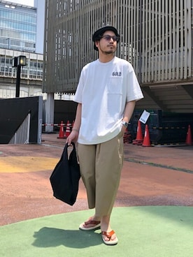 「GOLD（ゴールド）のアイテム（その他パンツ）」を使った、ARKnets STAFFさん（メンズ・174cm）の春コーディネート