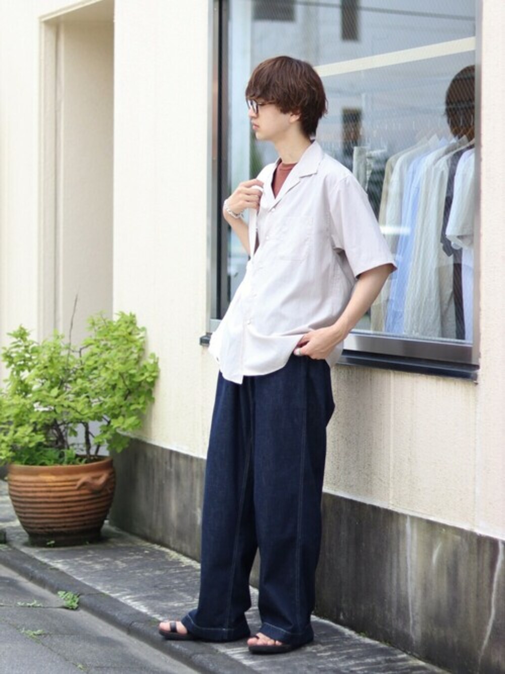 「ワイドパンツ、YAECA、きれいめカジュアル、夏コーデ、AURALEE、graphpaper、JUTTA NEUMANN、PORTBY ARK、アークネッツ、ARKnets」｜「PORT BY ARKのPORT BY ARK / ポートバイアーク：Open Collar SS Shirt：PO09-SH003[COR]（シャツ/ブラウス、ベージュ系）」を使った、ARKnets STAFFさん（メンズ・181cm）の夏コーディネートの1枚目の写真