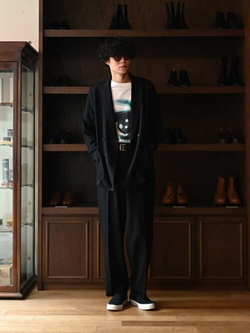 「markaのmarka / マーカ：SHIRT JACKET - 2/48 wool soft serge -：M21C-06SH02C[COR]（テーラードジャケット、ブラック系）」を使った、ARKnets STAFFさん（メンズ・185cm）の夏コーディネートの1枚目の写真