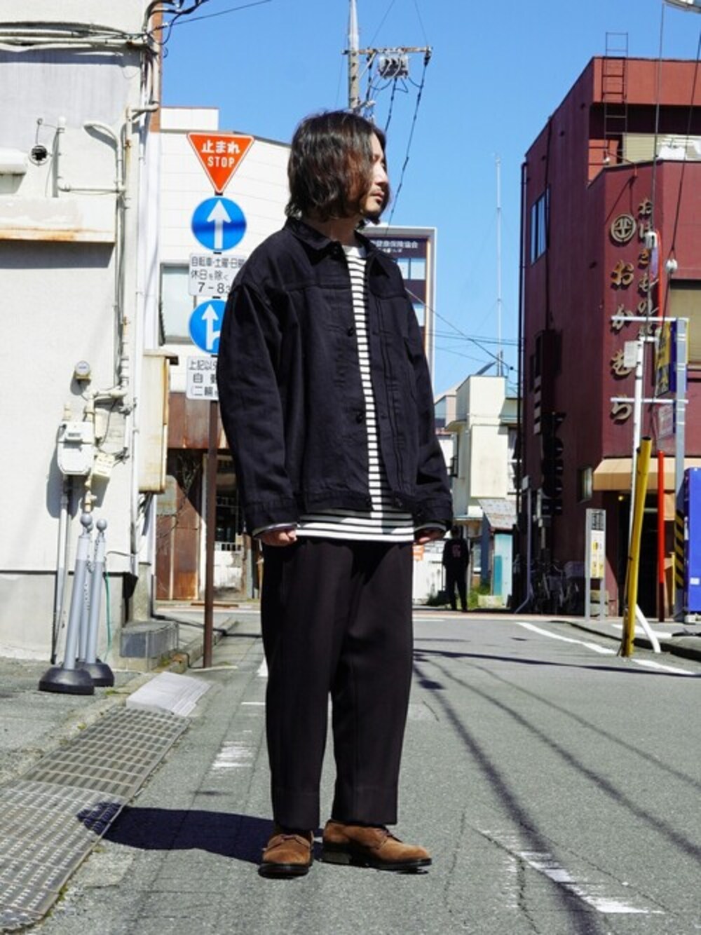 「デニムジャケット、orslow、gold、きれいめカジュアル、秋コーデ、AUBETT」｜「orSlowのOrslow / オアスロウ：【ONLY ARK】別注 TYPE1 PLEATED BLOUSE：ONLYARK-0-1006[STD]（デニムジャケット、ブラック系）」を使った、ARKnets STAFFさん（メンズ・170cm）の秋コーディネートの1枚目の写真
