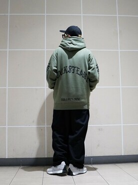 「WP（ダブリューピー）のアイテム（パーカー）」を使った、ARKnets STAFFさん（メンズ・166cm）の秋コーディネート
