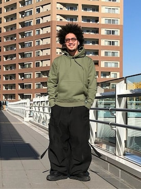 「WP（ダブリューピー）のアイテム（パーカー）」を使った、ARKnets STAFFさん（メンズ・180cm）の秋コーディネート
