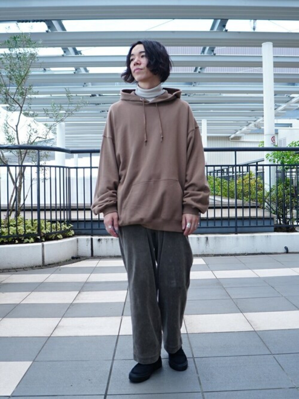 「スウェット、パーカー、コーデュロイパンツ、marka、BALLAST ARK」｜「BALLAST ARKのBALLAST ARK / バラストアーク：BIG SIZE PULL PARKA：BA02-T003[AST]（パーカー、グリーン系）」を使った、ARKnets STAFFさん（メンズ・174cm）の秋コーディネートの1枚目の写真