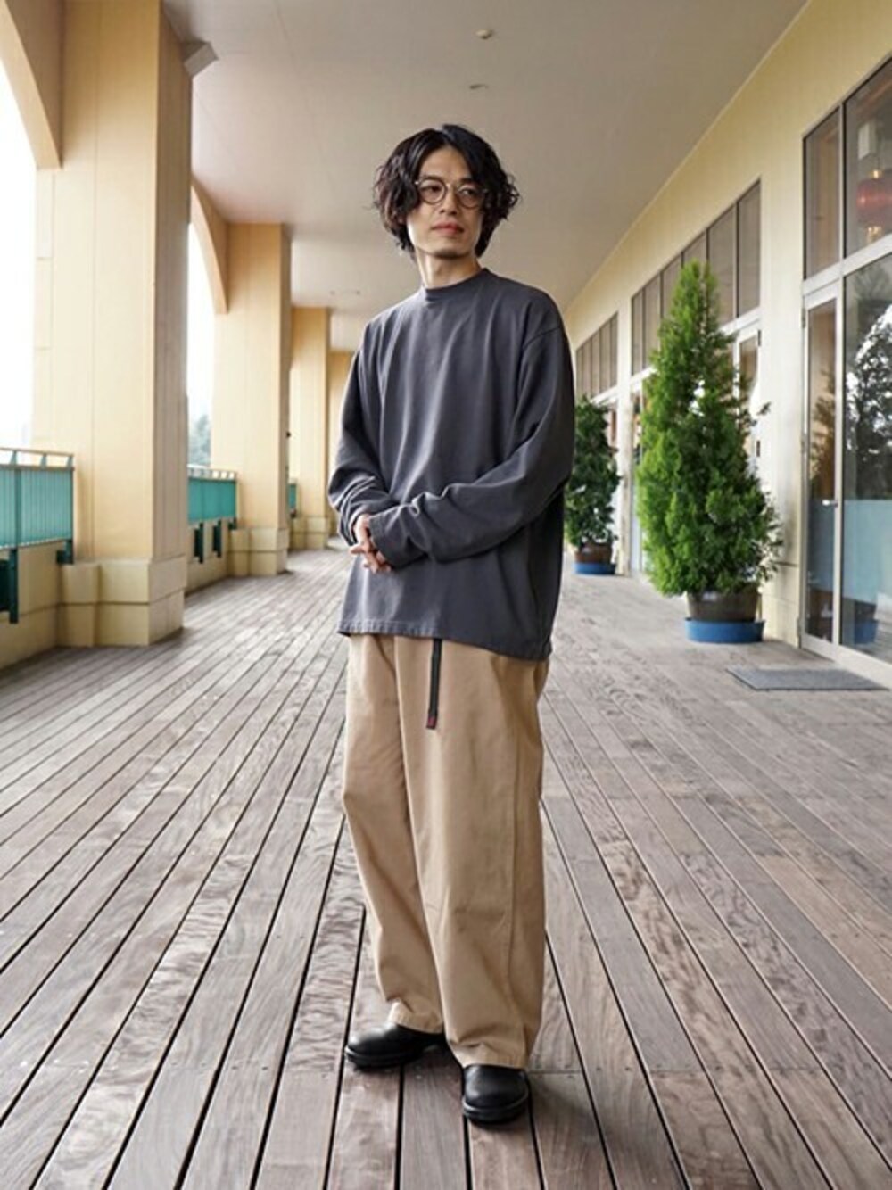 「ビッグシルエット、PORT BY ARK、ポートバイアーク、アークネッツ、ARKnets」｜「PORT BY ARKのPORT BY ARK / ポートバイアーク：Light Sweat Long Sleeves：PO10-T001[COR]（スウェット、グレー系）」を使った、ARKnets STAFFさん（メンズ・170cm）の秋コーディネートの1枚目の写真