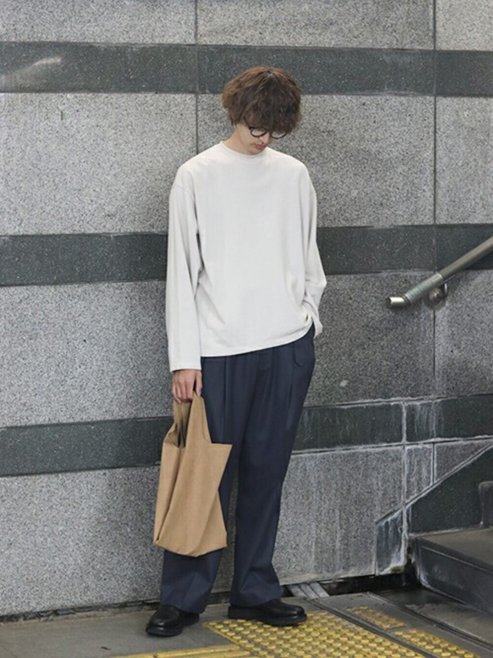 「ビッグシルエット、PORT BY ARK、ポートバイアーク、アークネッツ、ARKnets」｜「PORT BY ARKのPORT BY ARK / ポートバイアーク：Light Sweat Long Sleeves：PO10-T001[COR]（スウェット、ベージュ系）」を使った、ARKnets STAFFさん（メンズ・181cm）の秋コーディネートの1枚目の写真