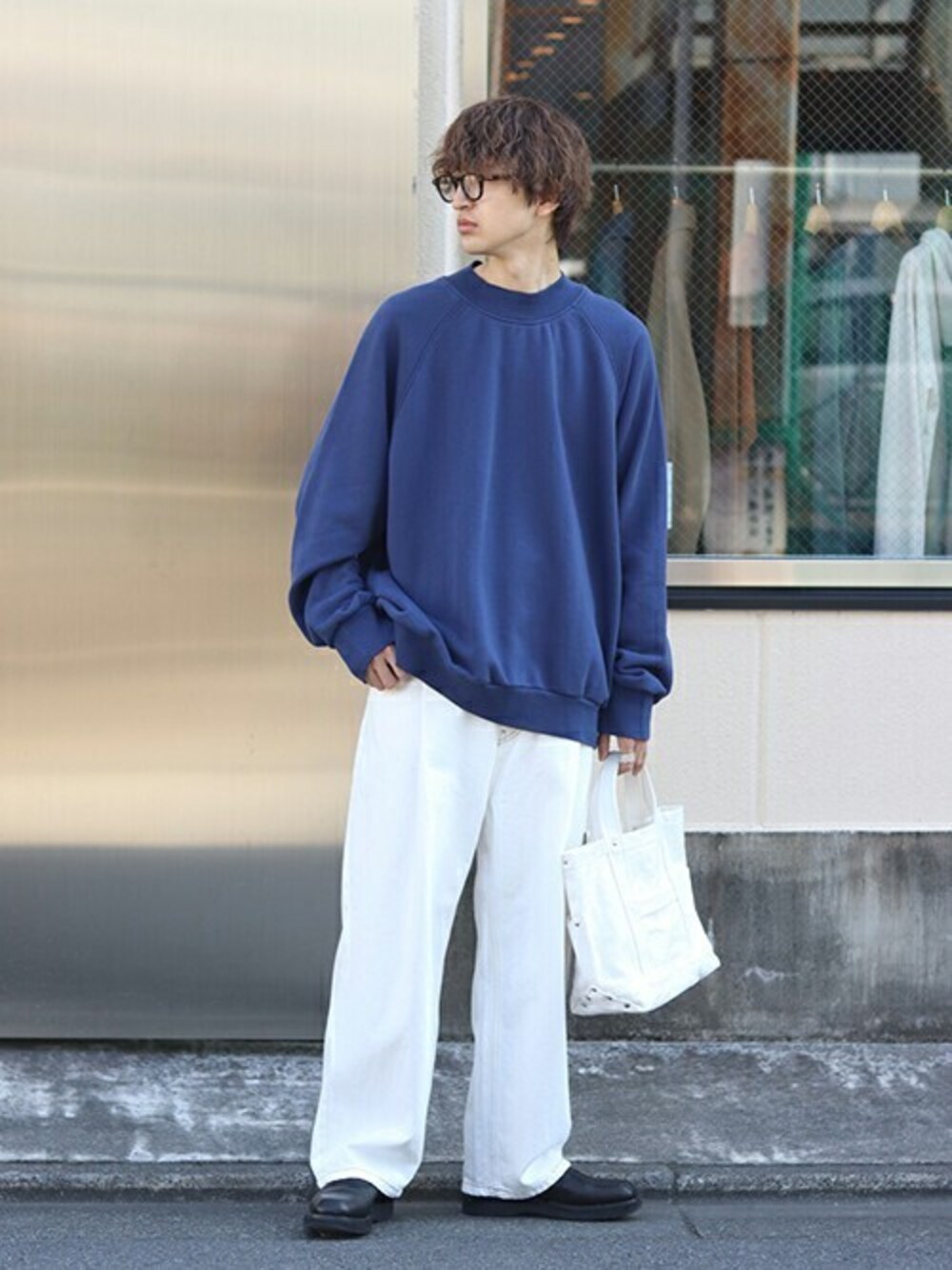 「ビッグシルエット、PORT BY ARK、ポートバイアーク、アークネッツ、ARKnets」｜「PORT BY ARKのPORT BY ARK / ポートバイアーク：Crew neck Sweat：PO10-T003[COR]（スウェット、ブルー系）」を使った、ARKnets STAFFさん（メンズ・181cm）の秋コーディネートの1枚目の写真