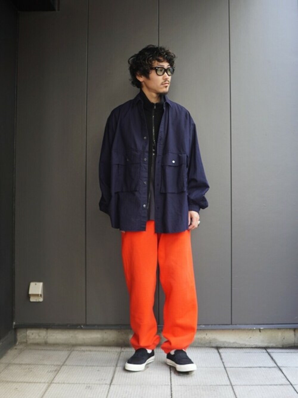 「スウェットパンツ、converse、別注、gold、オーバーサイズ、EFFECTOR、marka、DAIRIKU、FreshService、フレッシュサービス」｜「EFFECTORのEFFECTOR / エフェクター：【別注】FUZZ H：fuzz-h[MUS]（メガネ、グリーン系）」を使った、ARKnets STAFFさん（メンズ・175cm）の秋コーディネートの1枚目の写真