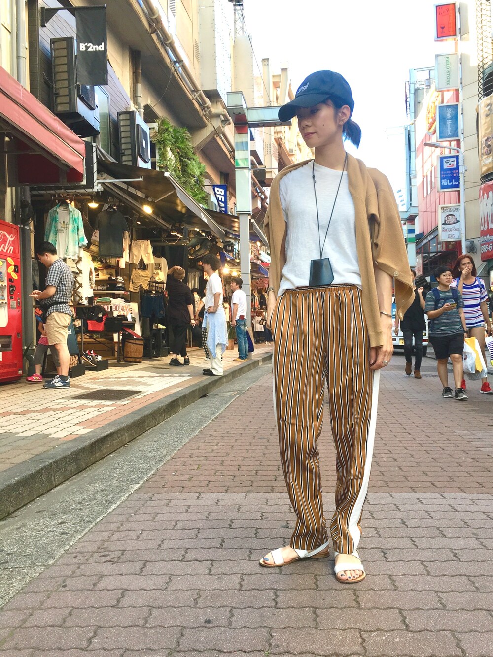 「シンプル、Tシャツ、summer、サンダル、プチプラコーデ、夏コーデ、カジュアルコーデ、オトナカジュアル、uncut bound」｜「SCOTCH & SODAのアイテム（スラックス、その他）」を使った、takamoriさん（レディース・158cm）の夏コーディネートの1枚目の写真