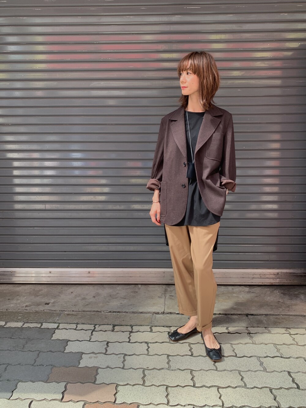 「秋のコーデ、カジュアルコーデ、ラフ、オトナ女子、秋服、シンプル、ベージュコーデ、モノトーンコーデ、メンズライク、uncut bound」｜「HAVERSACKのアイテム（テーラードジャケット、ブラウン系）」を使った、takamoriさん（レディース・158cm）の秋コーディネートの1枚目の写真