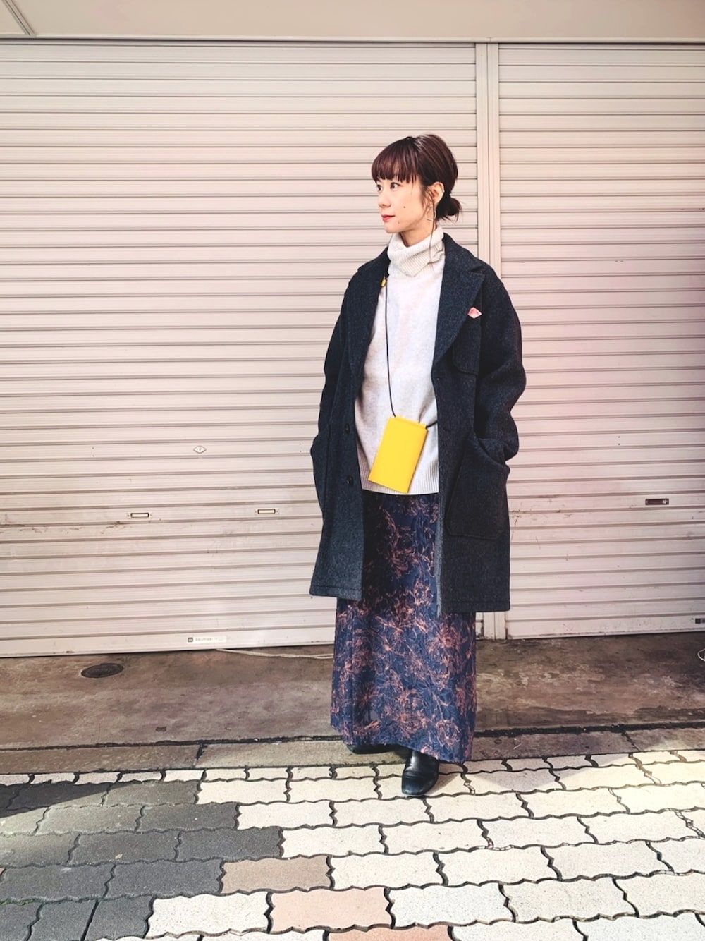 「オトナカジュアル、カジュアル、シンプル、プチプラ、休日スタイル、ゆるコーデ、きれいめカジュアル、ニット、スカート、uncut bound」｜「ITTIのITTI(イッチ) 別注 Phone Case（その他小物、イエロー系）」を使った、takamoriさん（レディース・158cm）の冬コーディネートの1枚目の写真