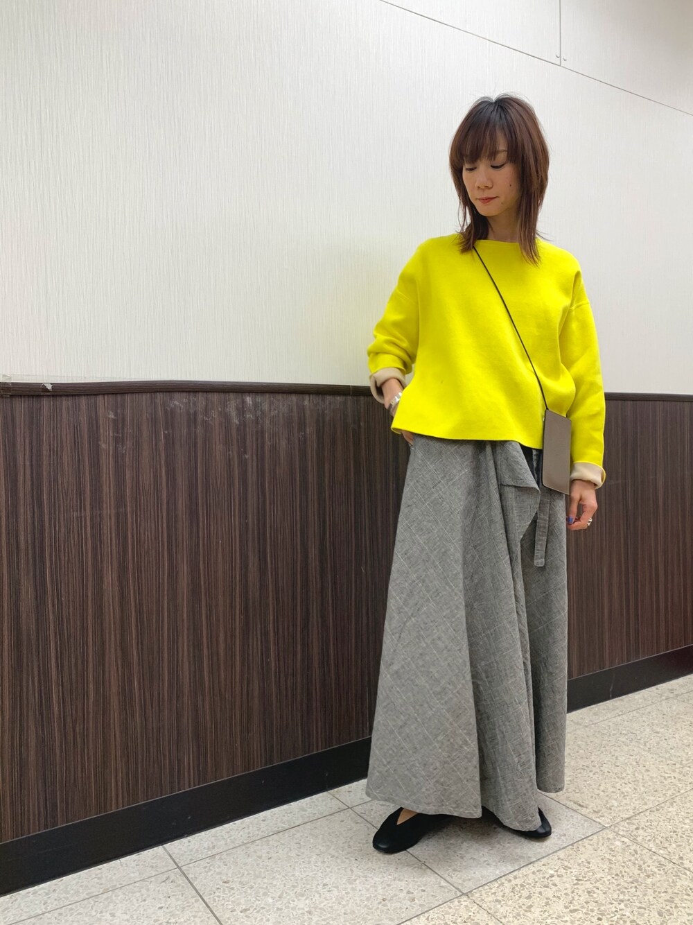 「カジュアルコーデ、休日スタイル、春コーデ、ニット、きれいめカジュアル、大人カジュアル、スカート、ラフ、uncut bound」｜「Uncut BoundのUncut Bound(アンカットバウンド) 　リバーシブルニットプルオーバー（ニット/セーター、イエロー系）」を使った、takamoriさん（レディース・158cm）の冬コーディネートの1枚目の写真