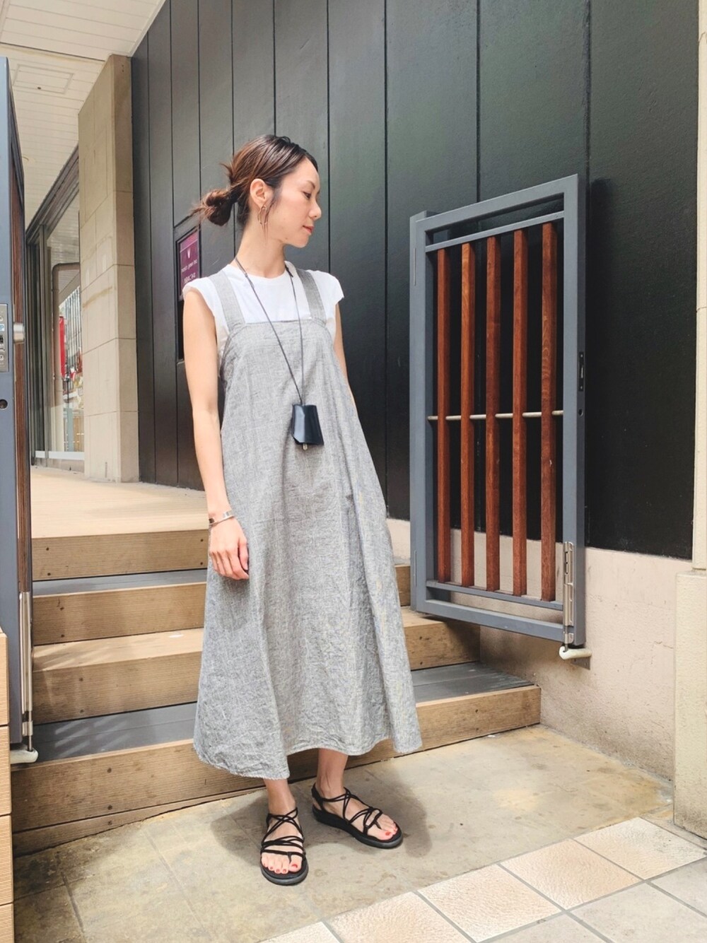 「カジュアル、オトナカジュアル、大人コーデ、モノトーン、サンダル、休日スタイル、ワンピース、ootd、uncut bound」｜「Engineered Garmentsのアイテム（ワンピース/ドレス、グレー系）」を使った、takamoriさん（レディース・158cm）の夏コーディネートの1枚目の写真