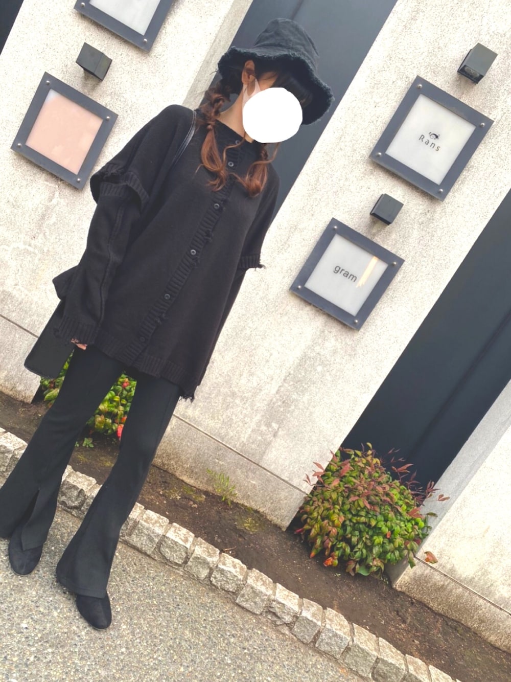 「お洒落さんとつながりたい、今日のコーデ」｜「SpRayのアイテム（パンツ、ブラック系）」を使った、 まーちゃんさん（レディース・161cm）の春コーディネートの1枚目の写真