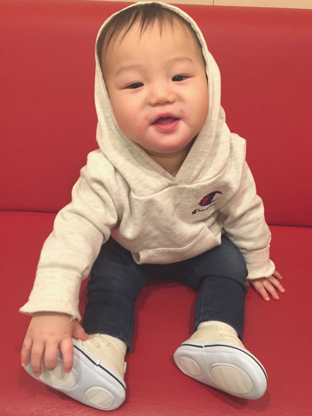 「キッズコーデ、ベビーコーデ、11ヶ月、しまむら、チャンピオン パーカー、西松屋、babygap」｜「しまむらのアイテム（パーカー、ホワイト系）」を使った、a♡さん（キッズ・70cm）の冬コーディネートの1枚目の写真