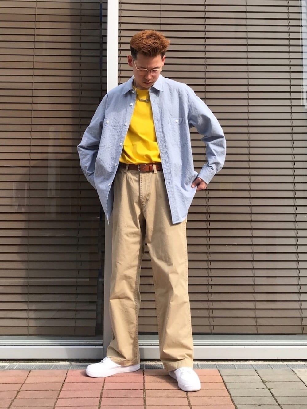 「おうちファッション、シンプルコーデ、スニーカー、コロナに負けない、カジュアル、アーバンリサーチ、URBAN RESEARCH」｜「MASTER&CoのMASTER&Co.×URBAN RESEARCH　別注ペインターパンツ（その他パンツ、ベージュ系）」を使った、Sさん（メンズ・174cm）の春コーディネートの1枚目の写真