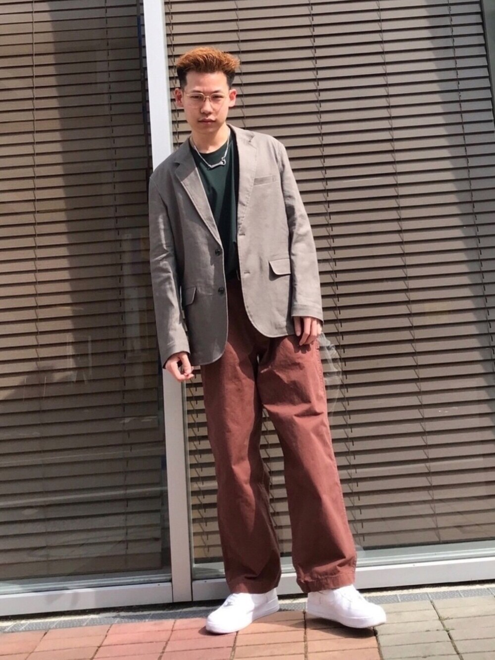 「おうちファッション、シンプルコーデ、カジュアル、スニーカー、コロナに負けない、春アウター、NIKE、URBAN RESEARCH」｜「URBAN RESEARCHのCOSEI　40G シルケットスムース Tシャツ（Tシャツ/カットソー、グリーン系）」を使った、Sさん（メンズ・174cm）の春コーディネートの1枚目の写真