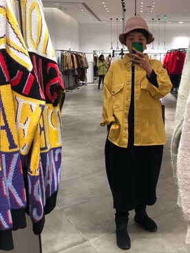 「URBAN RESEARCH（アーバンリサーチ）のアイテム（デニムジャケット、イエロー系）」を使った、哎呦花卷さん（レディース・162cm）の冬コーディネート