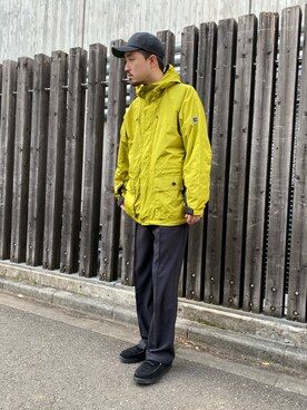 「ナイロンパーカー」｜「アイテム（スラックス）」を使った、Takahiro_miwaさん（メンズ・180cm）の冬コーディネート