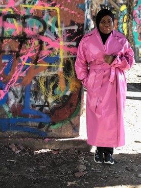 「asos」｜「アイテム（トレンチコート）」を使った、Latoya Bahiyah Boydさん（レディース・153cm）の春コーディネート