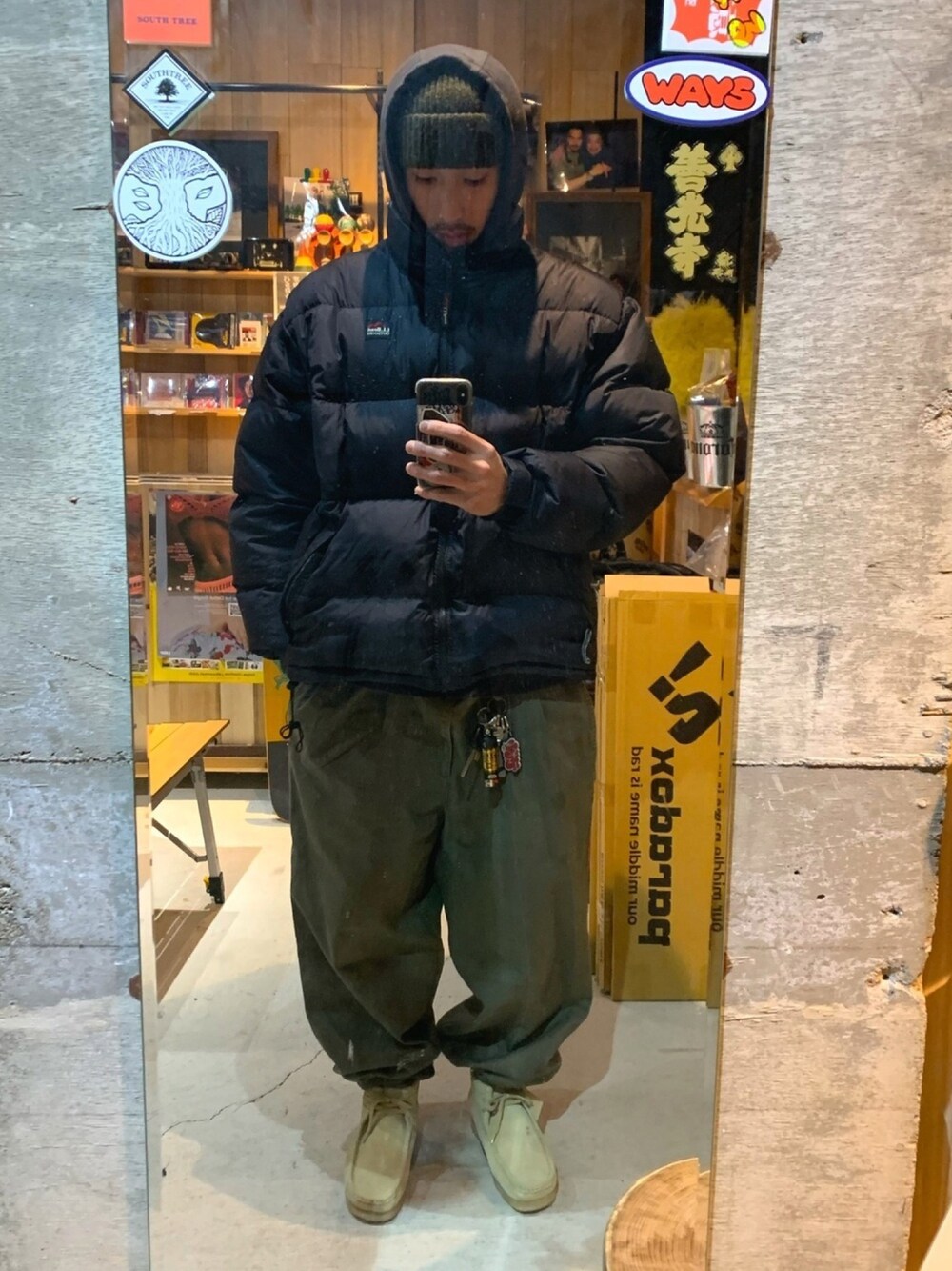 「お洒落さんとつながりたい、スケータースタイル、スケボー、SK8　、skateboard、ストリート、ストリートコーデ、street、streetstyle、stylesample」｜「XLARGEのWORK LOGO PATCHED CUFF BEANIE（ニットキャップ/ビーニー、グリーン系）」を使った、TKKさん（メンズ・174cm）の冬コーディネートの1枚目の写真