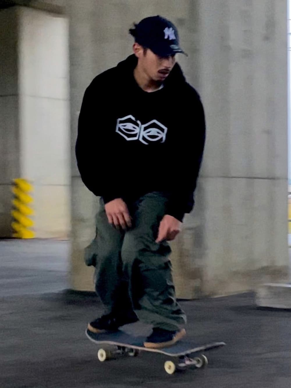 「スケータースタイル、スケーター、スケボー、SK8　、skateboard、ストリート、ストリートコーデ、street、streetstyle、stylesample」｜「'47の【47Brand】Yankees Jigsaw '47 MVP（キャップ、ブルー系）」を使った、TKKさん（メンズ・174cm）の冬コーディネートの1枚目の写真