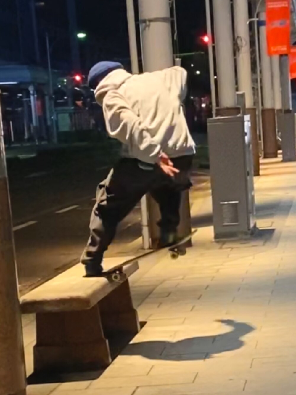 「ゆるコーデ、SK8　、skate、スケータースタイル、スケーター、street、streetstyle、ストリート、ストリートコーデ、stylesample」｜「yu-mazumeのアイテム（ハンチング/ベレー帽、ブルー系）」を使った、TKKさん（メンズ・174cm）の春コーディネートの1枚目の写真