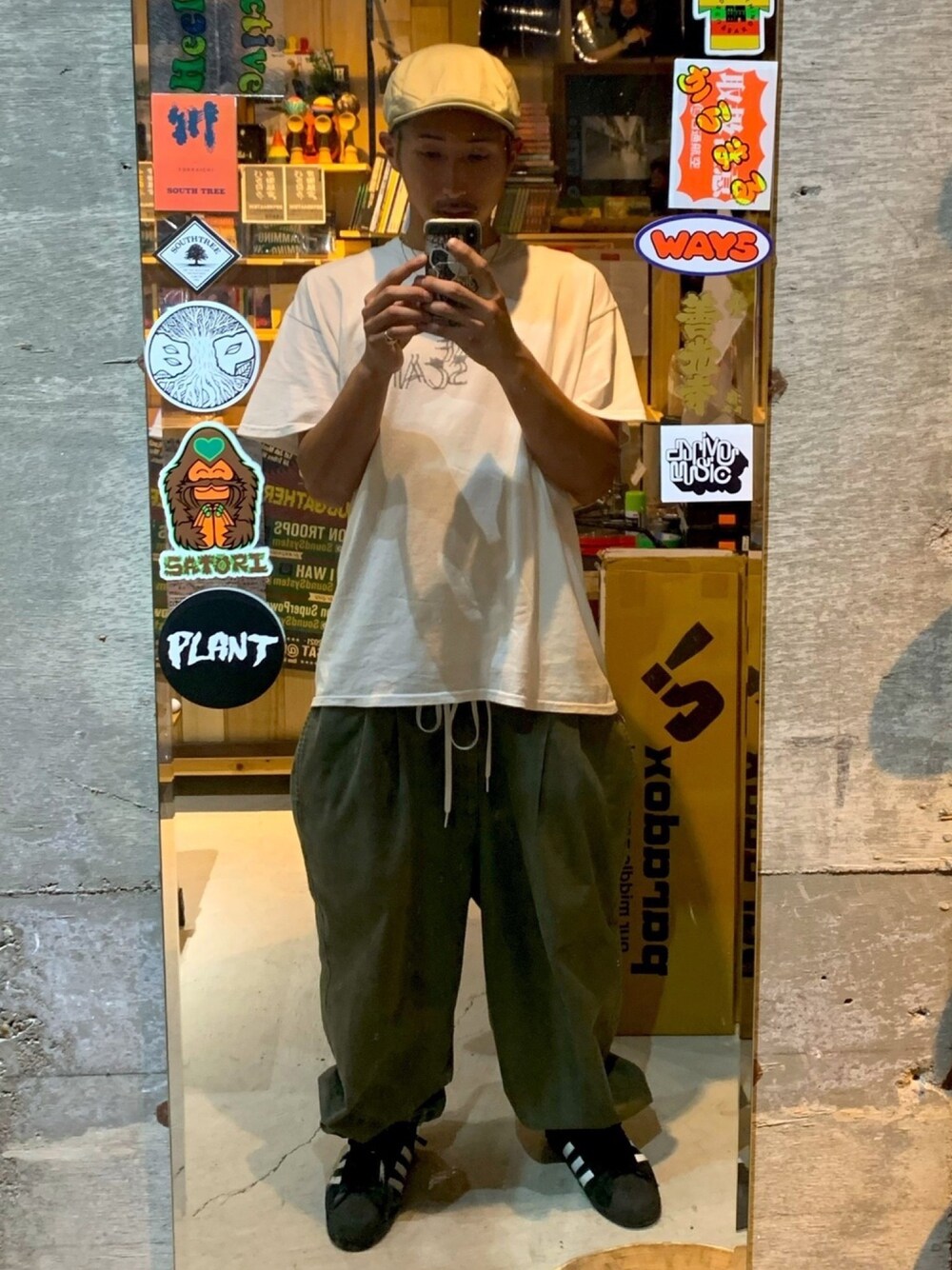 「COOLなこのコが仲間入り、SK8　、skate、スケータースタイル、スケーター、street、streetstyle、ストリート、ストリートコーデ、stylesample」｜「LACOSTEのLACOSTE/ラコステ/katsuragi hunting cap/カツラギハンチングキャップ（ハンチング/ベレー帽、ベージュ系）」を使った、TKKさん（メンズ・174cm）の夏コーディネートの1枚目の写真