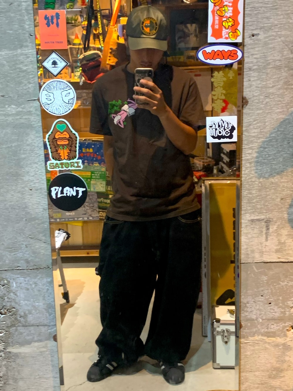 「デニムパンツ、SK8　、skate、スケータースタイル、スケーター、street、streetstyle、ストリート、ストリートコーデ、stylesample」｜「MOANDMO NEW YORKのアイテム（キャップ、グリーン系）」を使った、TKKさん（メンズ・174cm）の夏コーディネートの1枚目の写真
