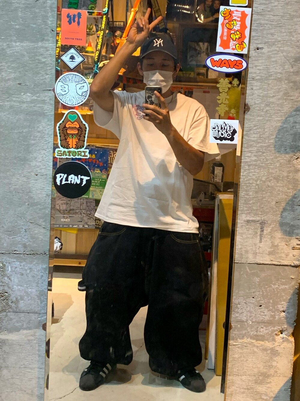 「おしゃれさんと繋がりたい、SK8　、skate、スケータースタイル、スケーター、street、streetstyle、ストリート、ストリートコーデ、stylesample」｜「adidasの【アディダス スケートボーディング】スーパースター [Superstar]（スニーカー、ブラック系）」を使った、TKKさん（メンズ・174cm）の夏コーディネートの1枚目の写真