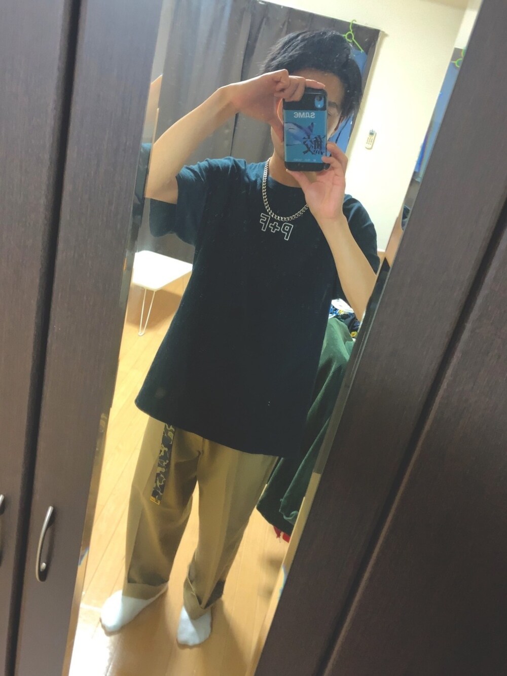 「places+faces、only ny、論理、Levi's、ripndip、13month、スタプレ、ガチャベルト、秋のコーデ」｜「PLACES+FACESのアイテム（Tシャツ/カットソー、ブラック系）」を使った、kkさん（メンズ・170cm）の秋コーディネートの1枚目の写真
