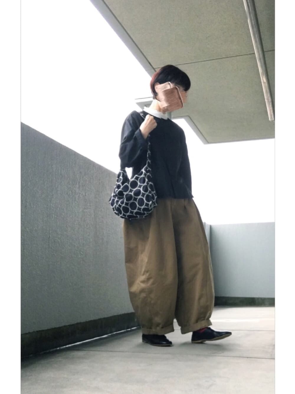 「秋コーデ、オトナカジュアル、おでかけコーデ、サーカスパンツ、タンバリン、ミナペルホネン」｜「MERLOTのアイテム（Tシャツ/カットソー、ホワイト系）」を使った、うた♪さん（レディース・163cm）の秋コーディネートの1枚目の写真