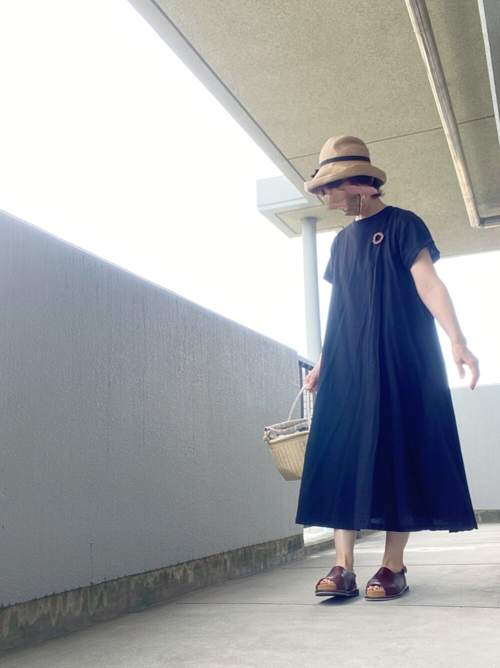 「休日スタイル、シンプルコーデ、オトナカジュアル、サンダル、ラクチンコーデ」｜「mature ha.のアイテム（ハット、ブラック系）」を使った、うた♪さん（レディース・163cm）の夏コーディネートの1枚目の写真