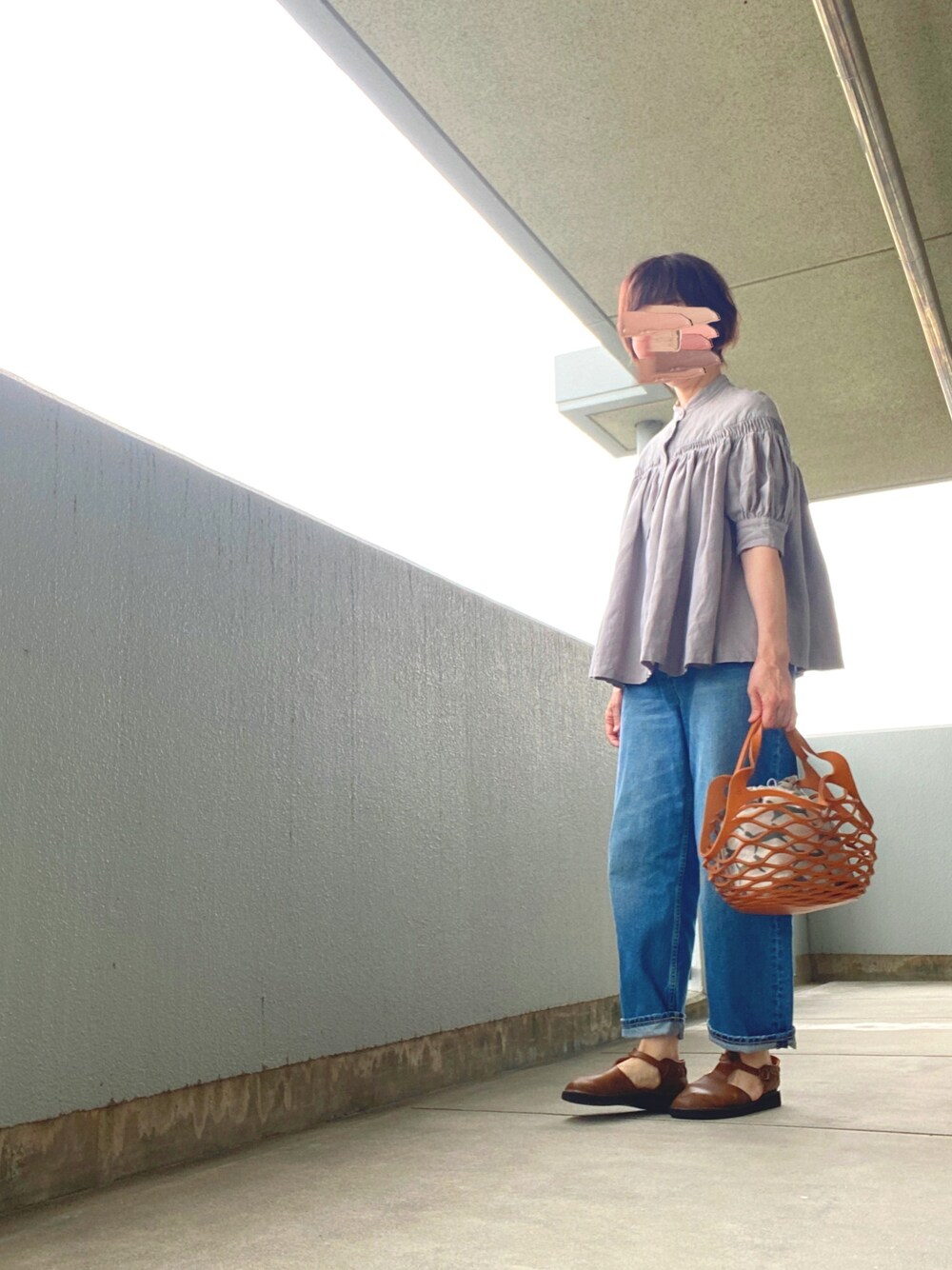 「大人カジュアル、シンプルコーデ、休日スタイル、大人ガーリー」｜「Scyeのアイテム（シャツ/ブラウス、グレー系）」を使った、うた♪さん（レディース・163cm）の秋コーディネートの1枚目の写真