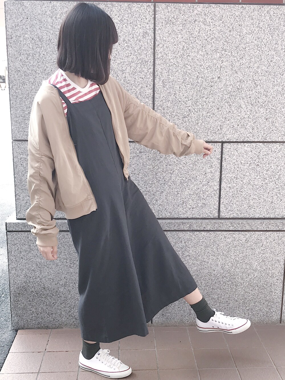 「大学生、今日のコーデ、サロペット、ボーダー、お洒落さんとつながりたい、平成最後のWEARISTAセンバツ、高身長女子、おしゃれさんと繋がりたい、コンバース」｜「UNIQLOのアイテム（サロペット/オーバーオール、ブラック系）」を使った、sakiさん（レディース・174cm）の春コーディネートの1枚目の写真