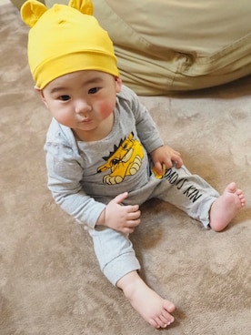 「H&M（エイチ・アンド・エム）のアイテム（トップス、グレー系）」を使った、mdkさん（キッズ）の春コーディネート