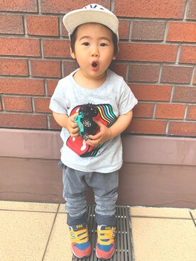 「H&M（エイチ・アンド・エム）のアイテム（Tシャツ/カットソー、グレー系）」を使った、mdkさん（キッズ）の春コーディネート