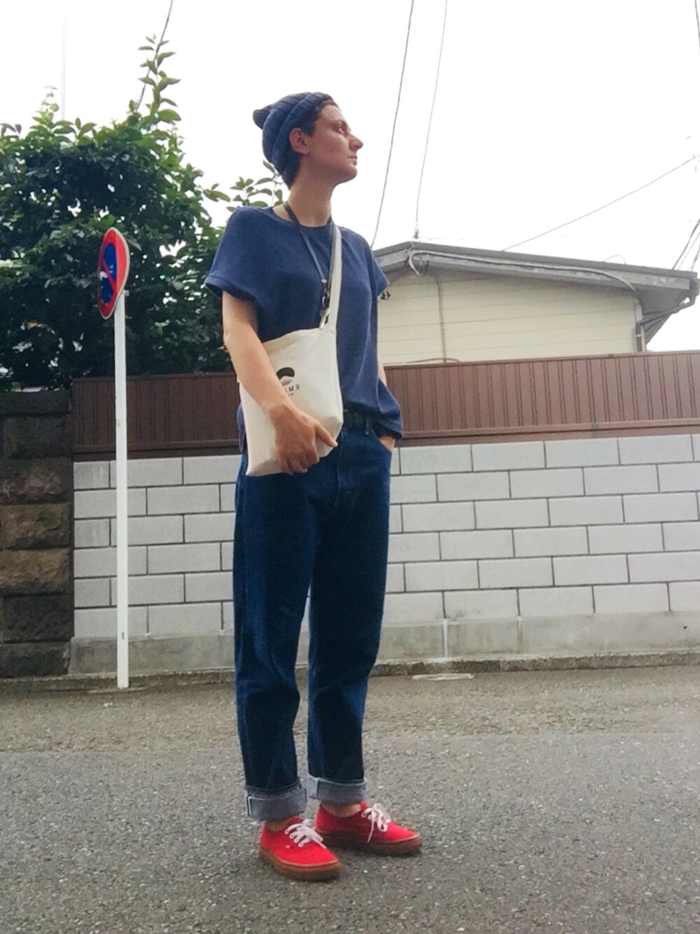 「ANATOMICA、anatomica618、unfil、beamsjapan、バンス、VANS、差し色、差し色(赤)、ビーニー、ネービー」｜「ANATOMICAのANATOMICA　618 MARILYN II（デニムパンツ、ブルー系）」を使った、zhさん（レディース・165cm）の夏コーディネートの1枚目の写真