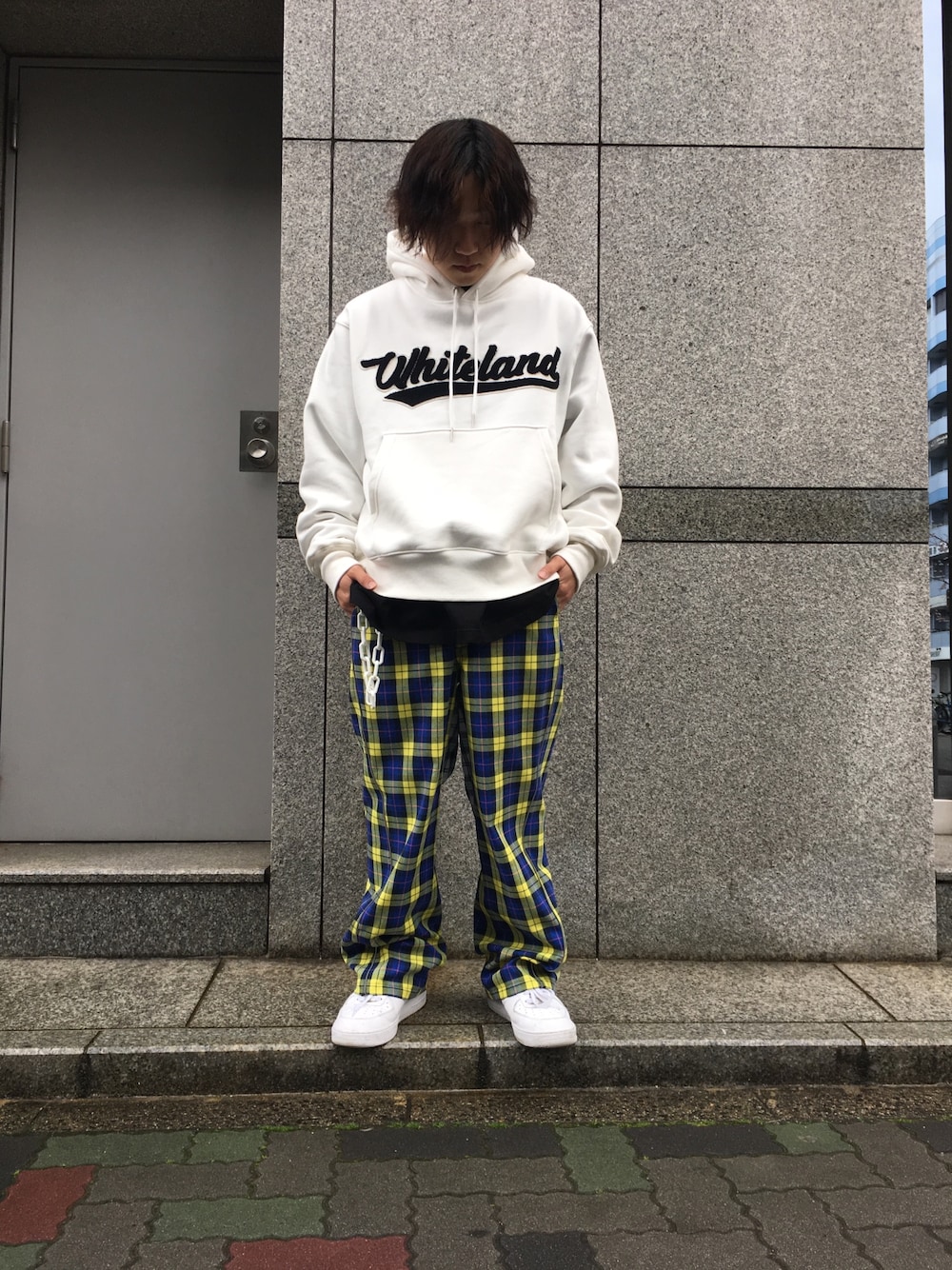 「NIKE、ホワイト、オーバーサイズ、Danke schon、street、春、オトナカジュアル、WHITELAND BLACKBURN、はるコーデ、いいね、save、フォローお願いします🤑」｜「WHITELANDのWHITELAND/ホワイトランド/WAPPEN HOODIE（パーカー、ホワイト系）」を使った、keitaさん（メンズ・170cm）の春コーディネートの1枚目の写真