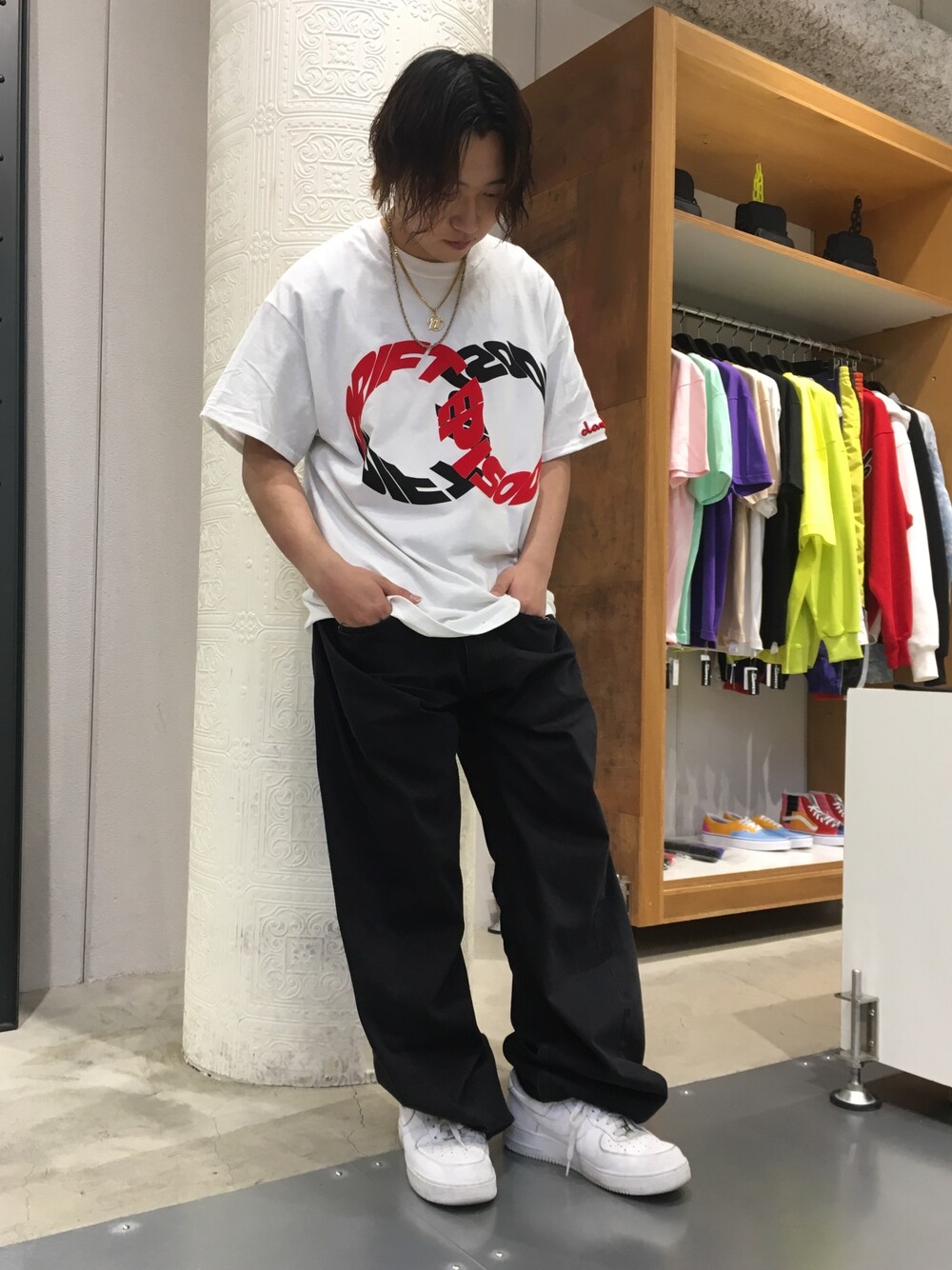 「カジュアル、シンプル、ブラック、大人カジュアル、スニーカーコーデ、Danke schon、休日スタイル、春コーデ、ビッグT、おしゃれさんと繋がりたい」｜「DANKE SCHONのDankeSchon/ダンケシェーン/DRIFT WAVE TEE(ティーシャツ)（Tシャツ/カットソー、ホワイト系）」を使った、keitaさん（メンズ・170cm）の春コーディネートの1枚目の写真